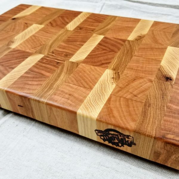 14 3/4" x 9 3/8" x 1 1/2" End-Grain Cutting Board - Image 4